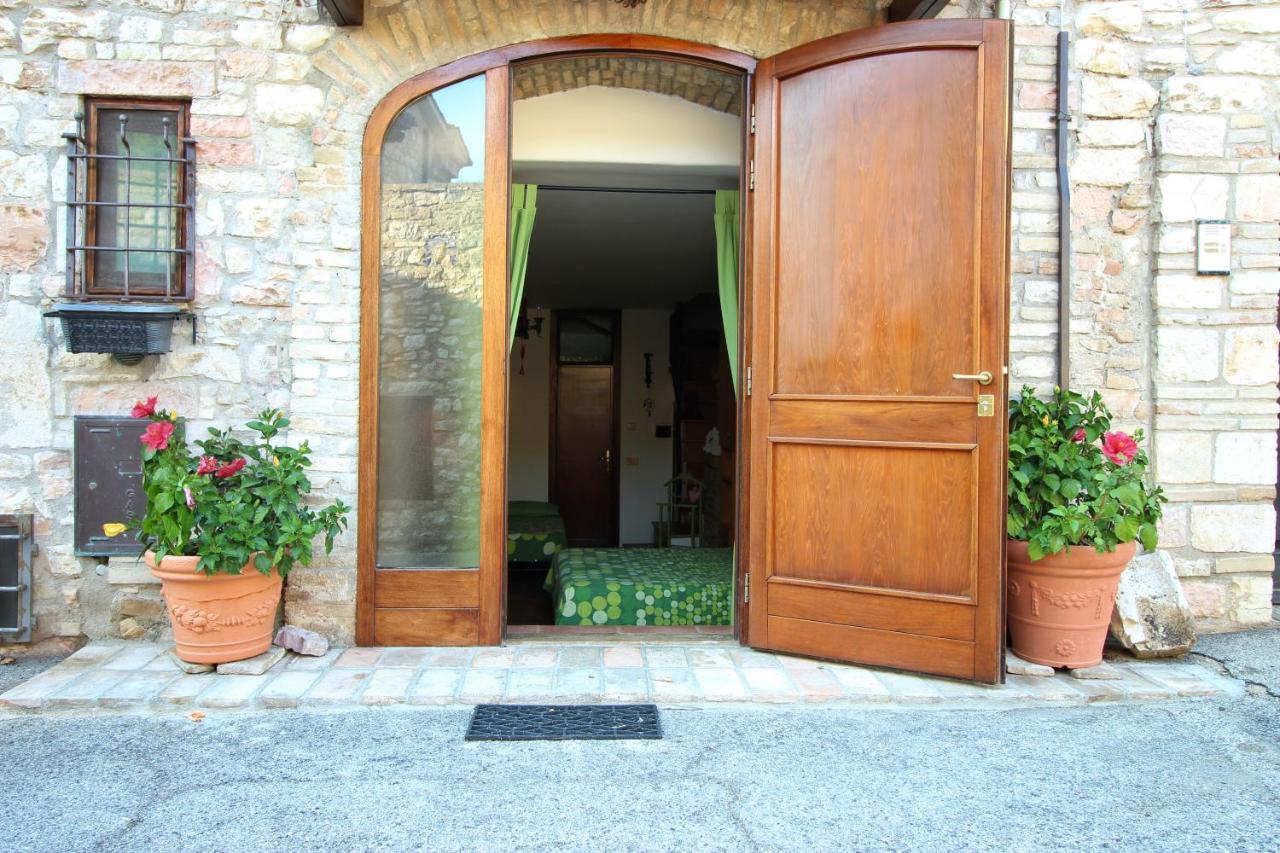 Monolocale L'Anfiteatro Romano Assisi Bagian luar foto