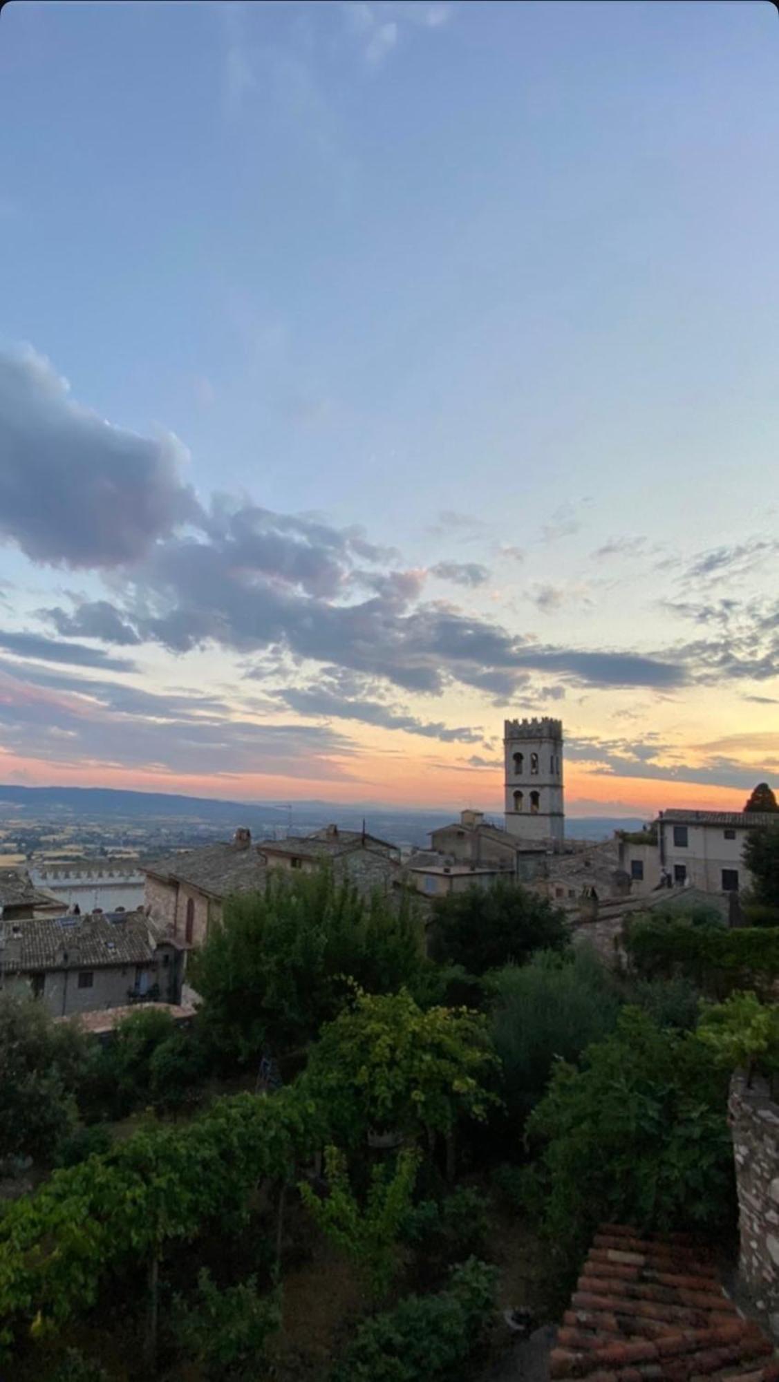 Monolocale L'Anfiteatro Romano Assisi Bagian luar foto