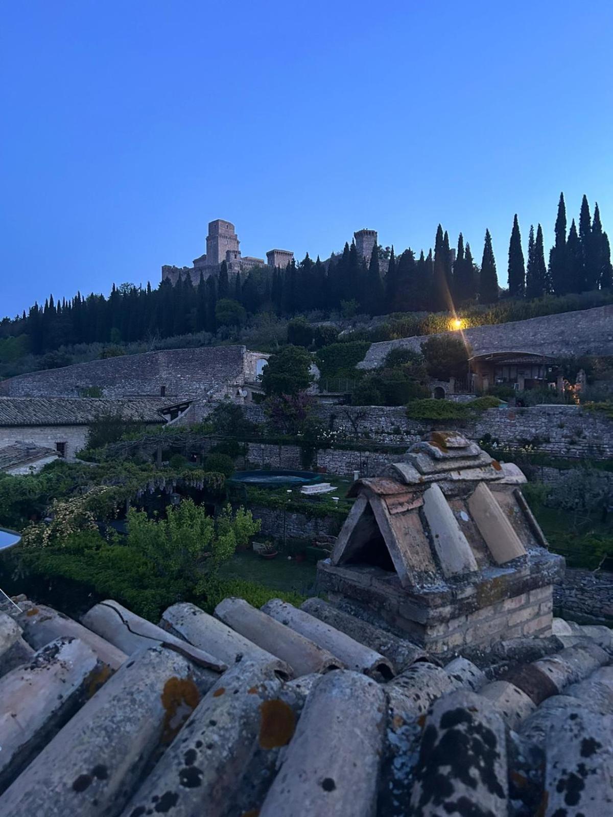 Monolocale L'Anfiteatro Romano Assisi Bagian luar foto